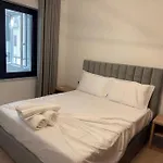 Modern Meets Comfort 2 Bedroom Apartment In Central Bllok