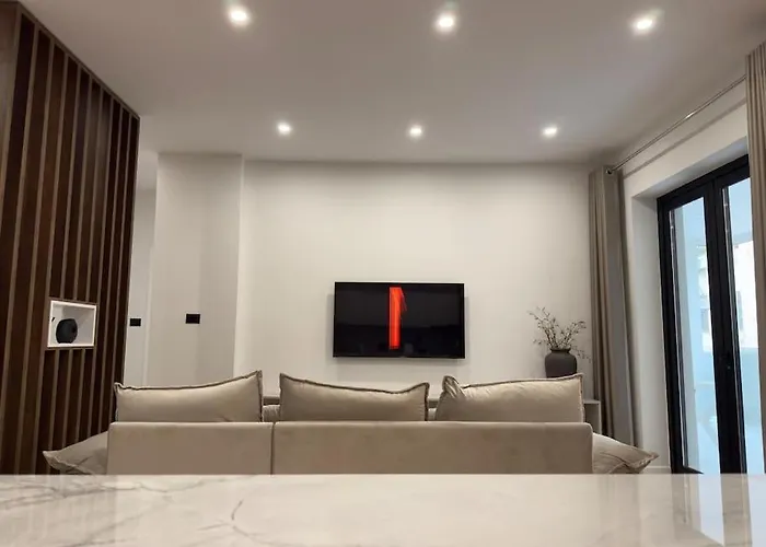 Modern Meets Comfort 2 Bedroom Apartment In Central Bllok