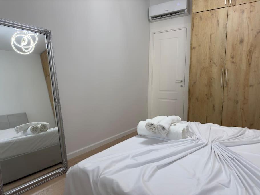 Modern Meets Comfort 2 Bedroom In Bllok *