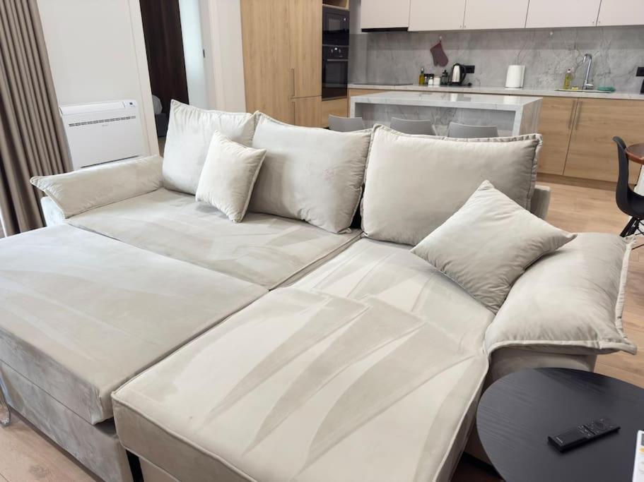 Apartment Modern Meets Comfort 2 Bedroom In Bllok *