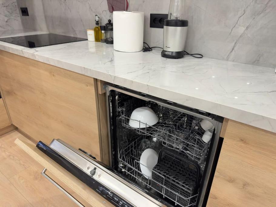 Modern Meets Comfort 2 Bedroom In Bllok Apartment Tirana
