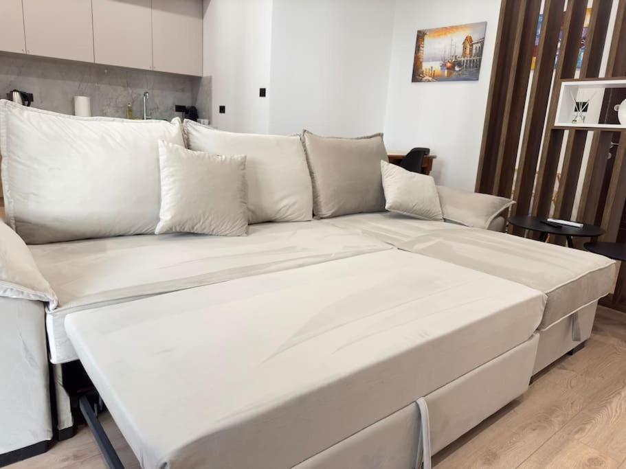 Modern Meets Comfort 2 Bedroom In Bllok Tirana