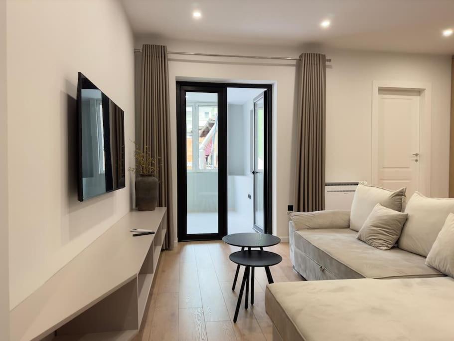 Modern Meets Comfort 2 Bedroom In Bllok * Tirana
