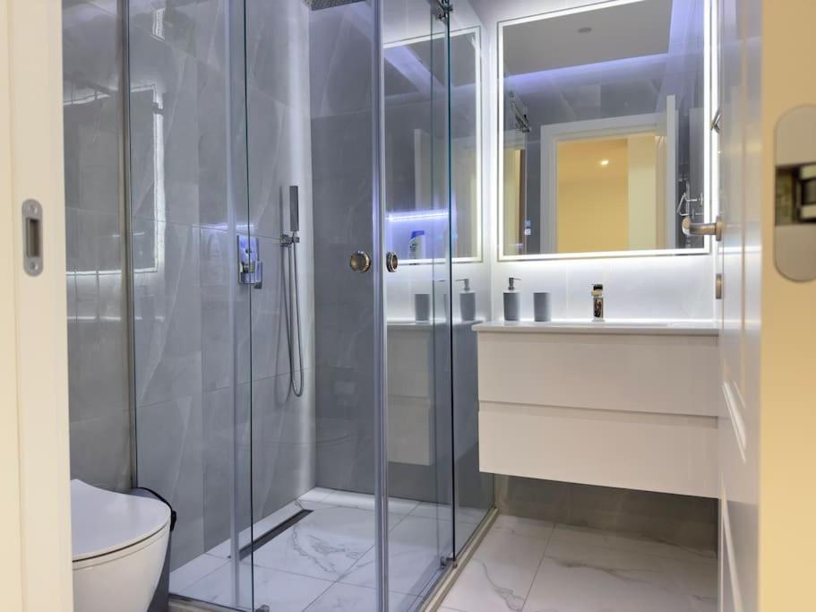 Apartment Modern Meets Comfort 2 Bedroom In Bllok *