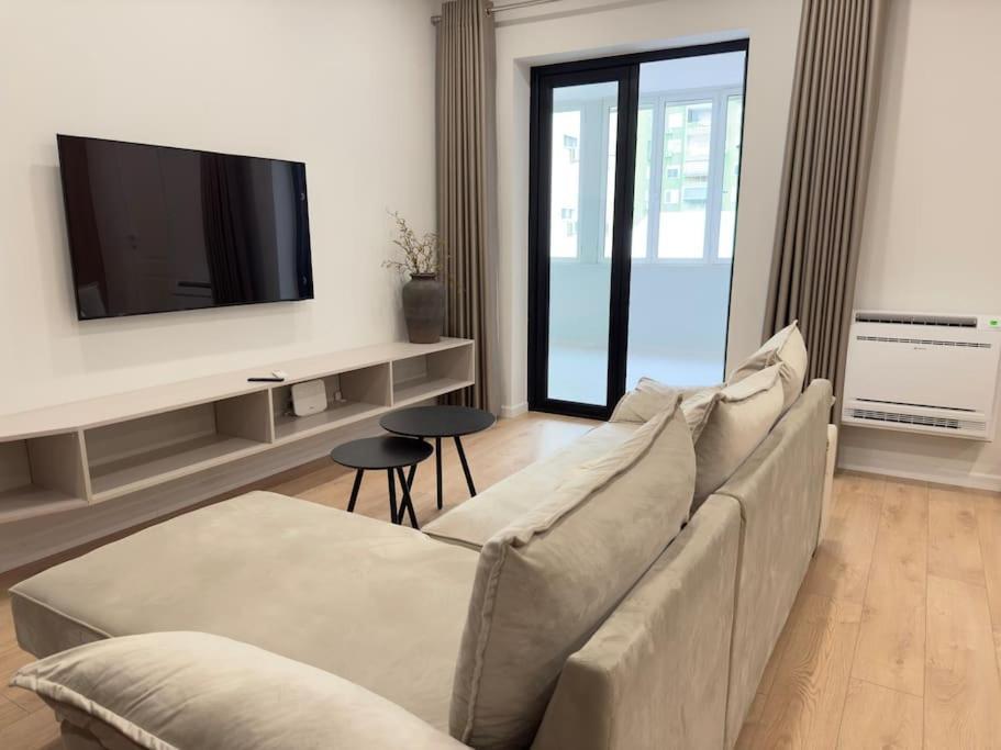 Modern Meets Comfort 2 Bedroom In Bllok Apartment *
